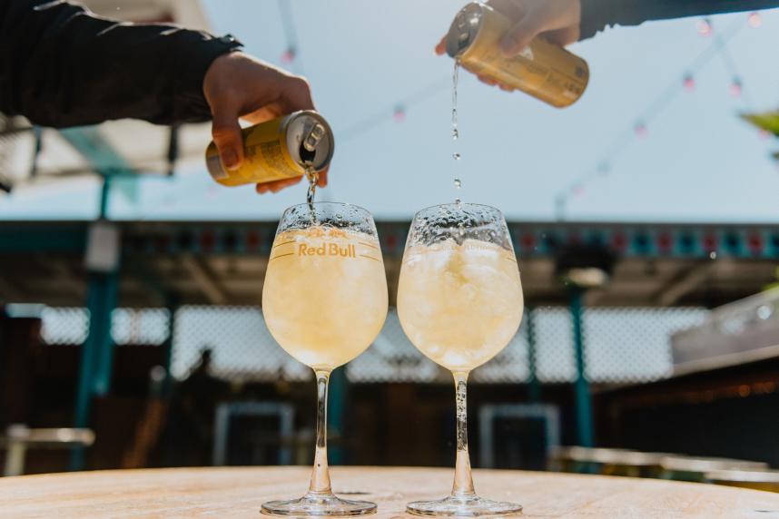 Degustación y bebida de cerveza en Valparaíso